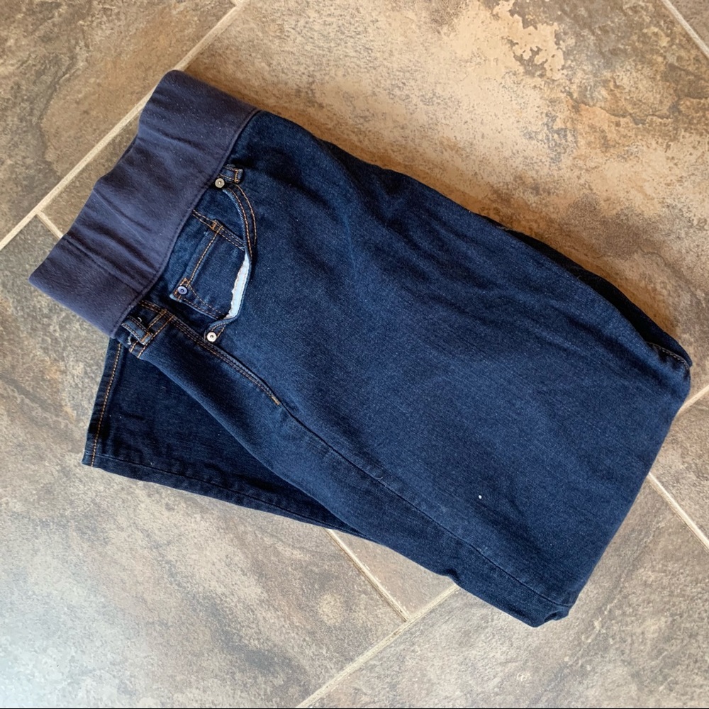 12 short Gap maternity always slimy jeans